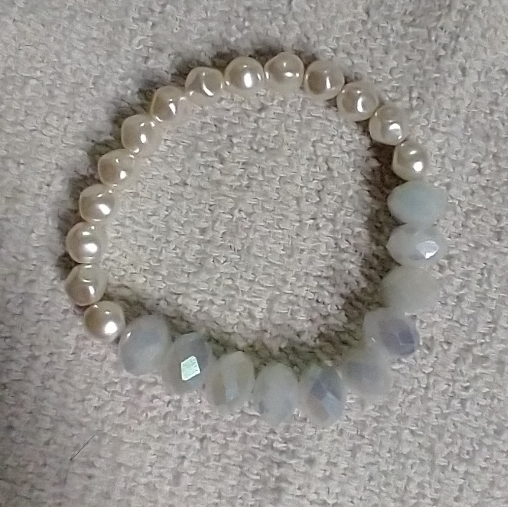 Faux pearl faceted Aurora borealis beaded stretch bracelet